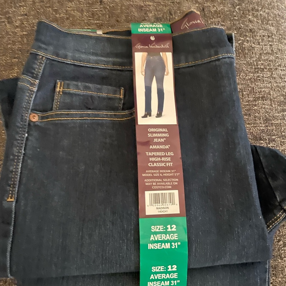 Brand new Gloria Vanderbilt Amanda Jeans Size 12 Average. 31” Inseam